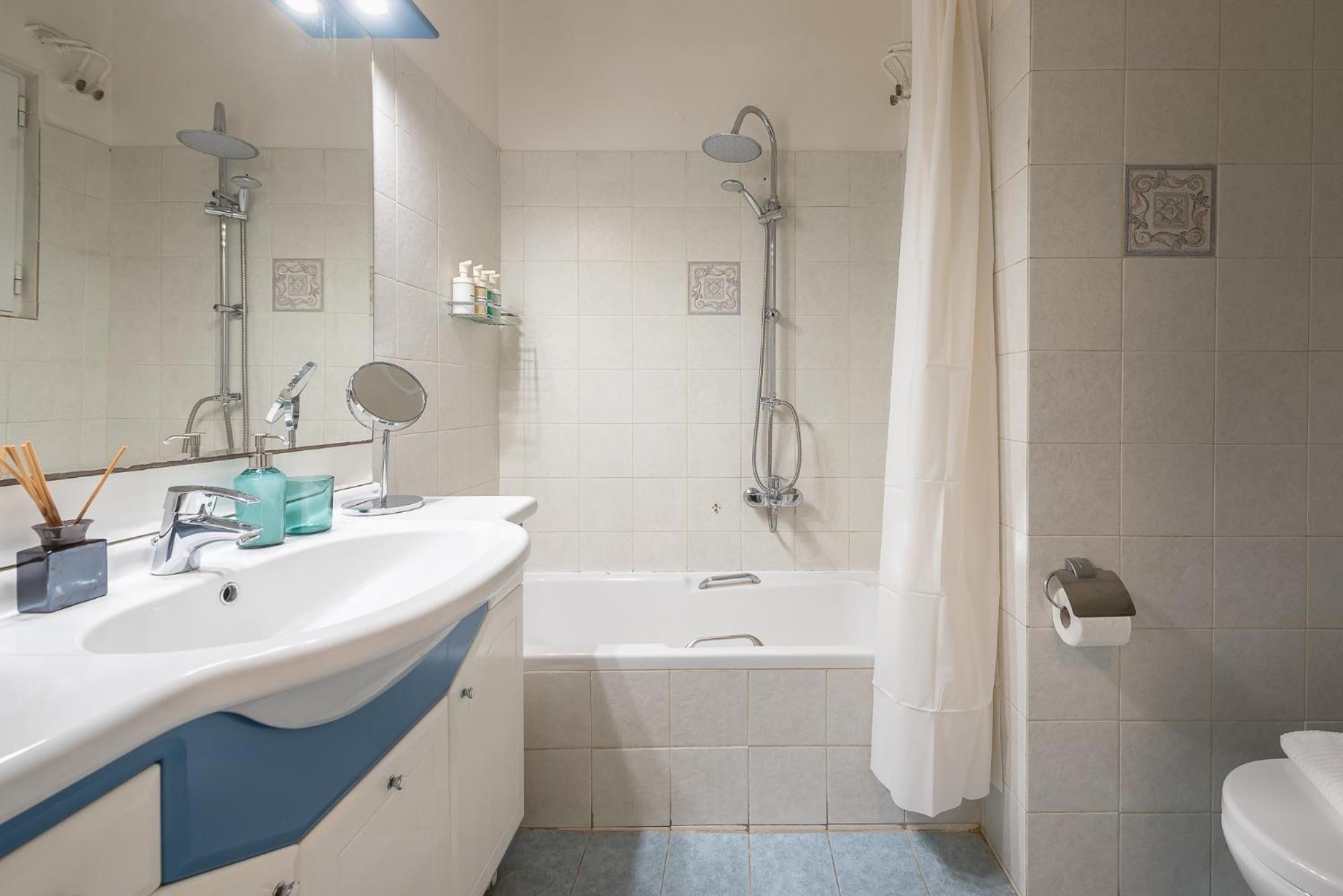 Spacious 2Bds Apt With Acropolis View In Center Athen Eksteriør billede